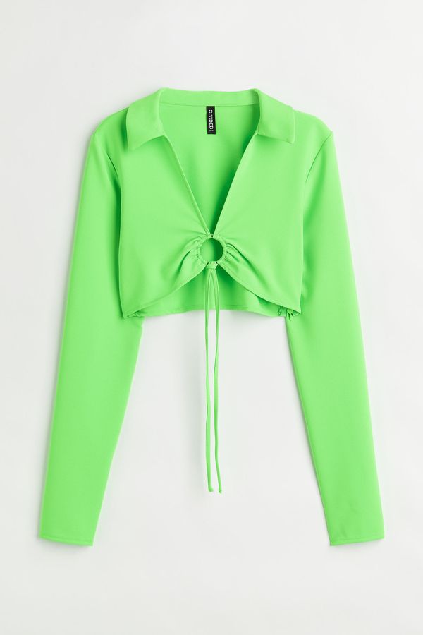 Top crop con cuello camisero