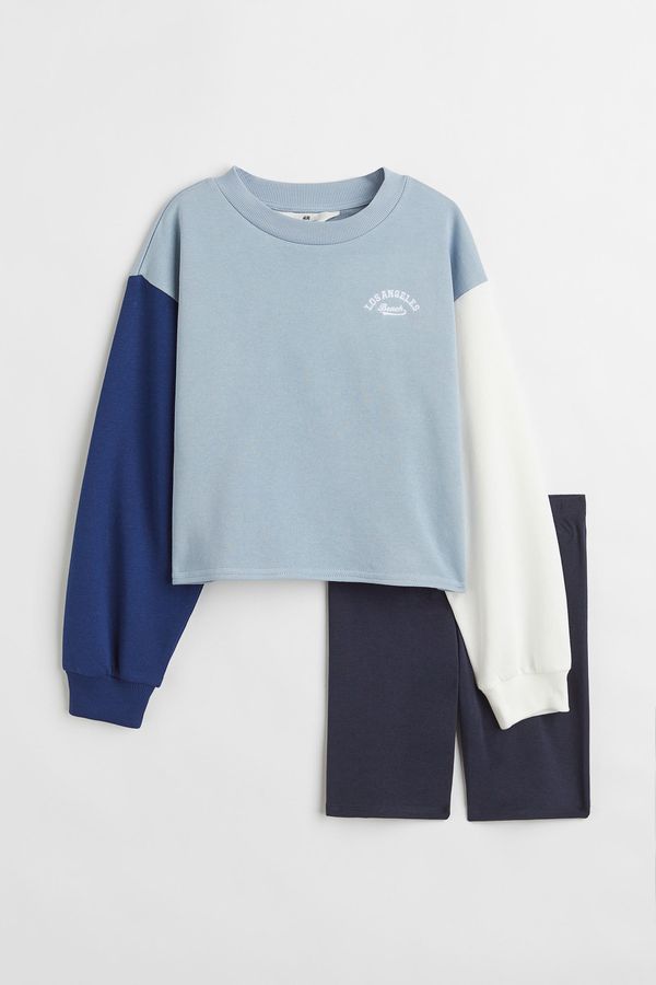 Conjunto de polera y mallas de ciclista