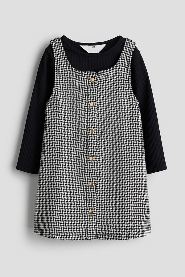 Conjunto de vestido y polo