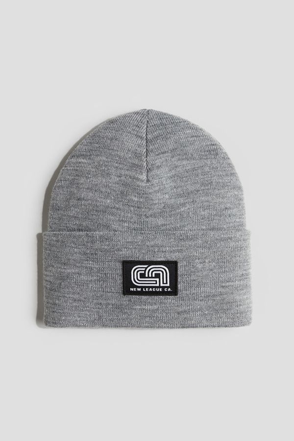 Gorro tejido con aplicación