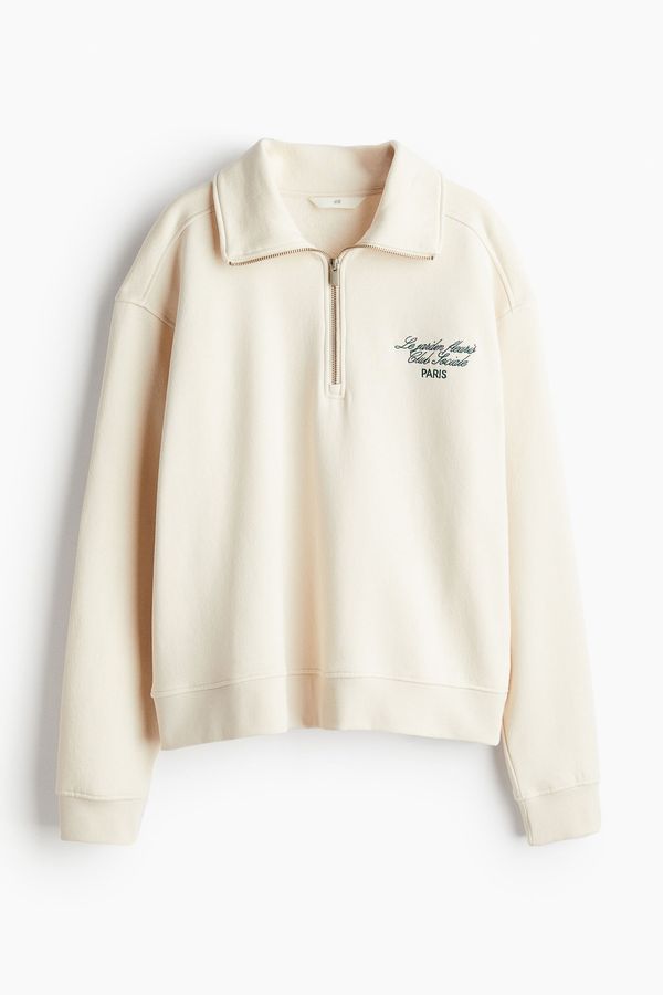 Polera con medio cierre