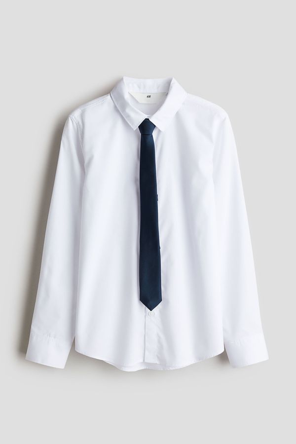 Conjunto de camisa y corbata
