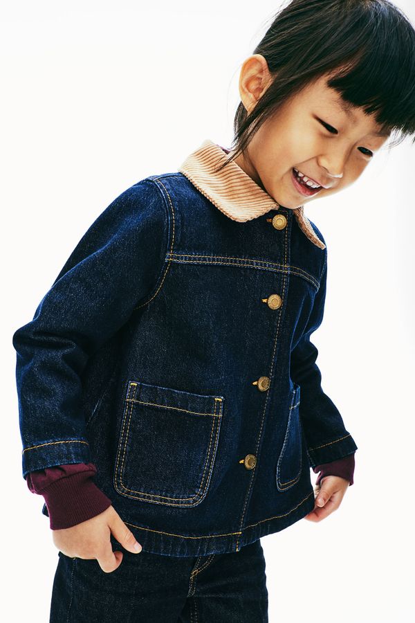 Casaca en denim con cuello en corduroy