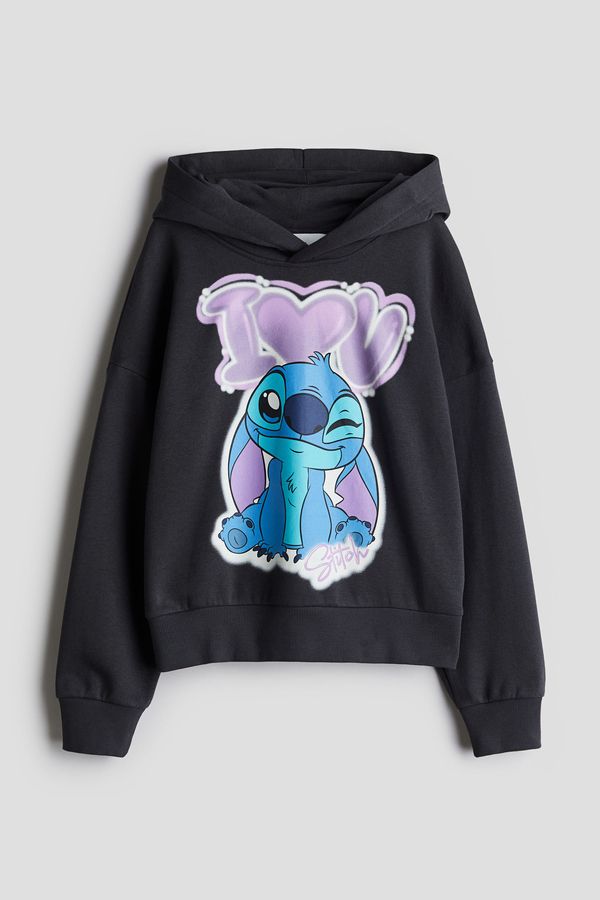 Polera oversize con capucha y motivo estampado