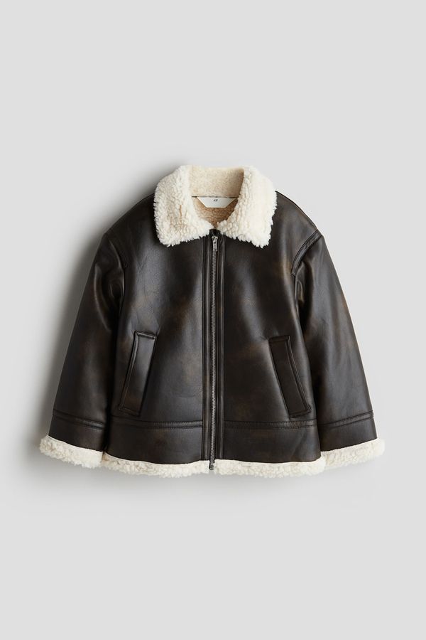 Casaca con detalles en peluche