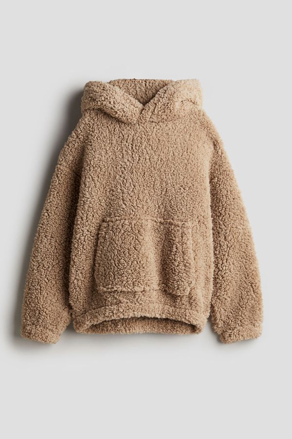 Polera de carnero sintético con capucha